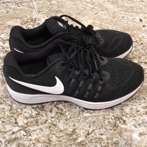 Nike Zoom Vomero 11 - NEW